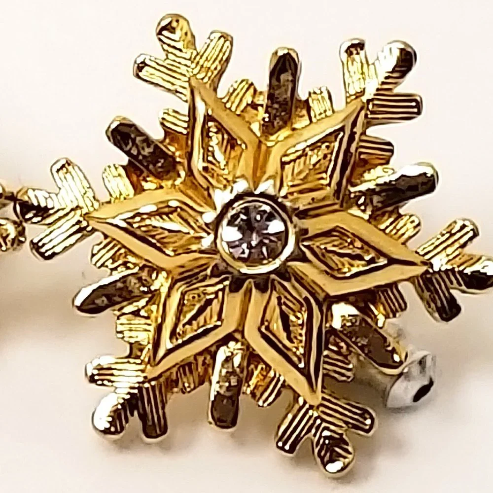 Vintage AVON 3D Gold Finish SNOWFLAKE Pierced Earrings with Rhinestone Accent